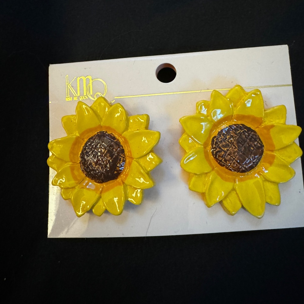 KMQ NEW SUNFLOWER EARRINGS for pierced ears 1.25 in diameter. VINTAGE